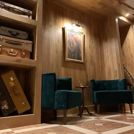 Xenonas Iresioni 3* أراخوفا